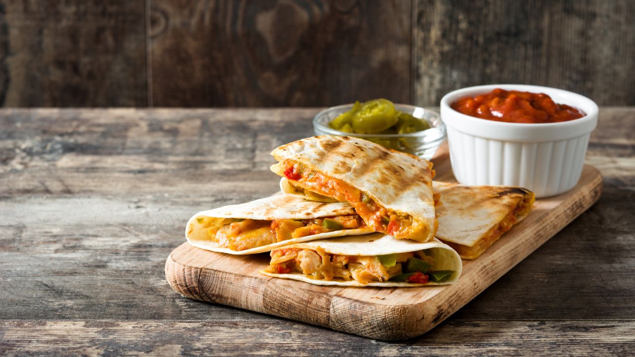 23 Delicious Filling Ideas For The Best Quesadilla (Easy Quesadilla Recipes) 
