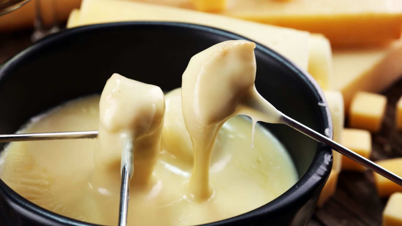 28 Crockpot Dip Recipes (Easy!)