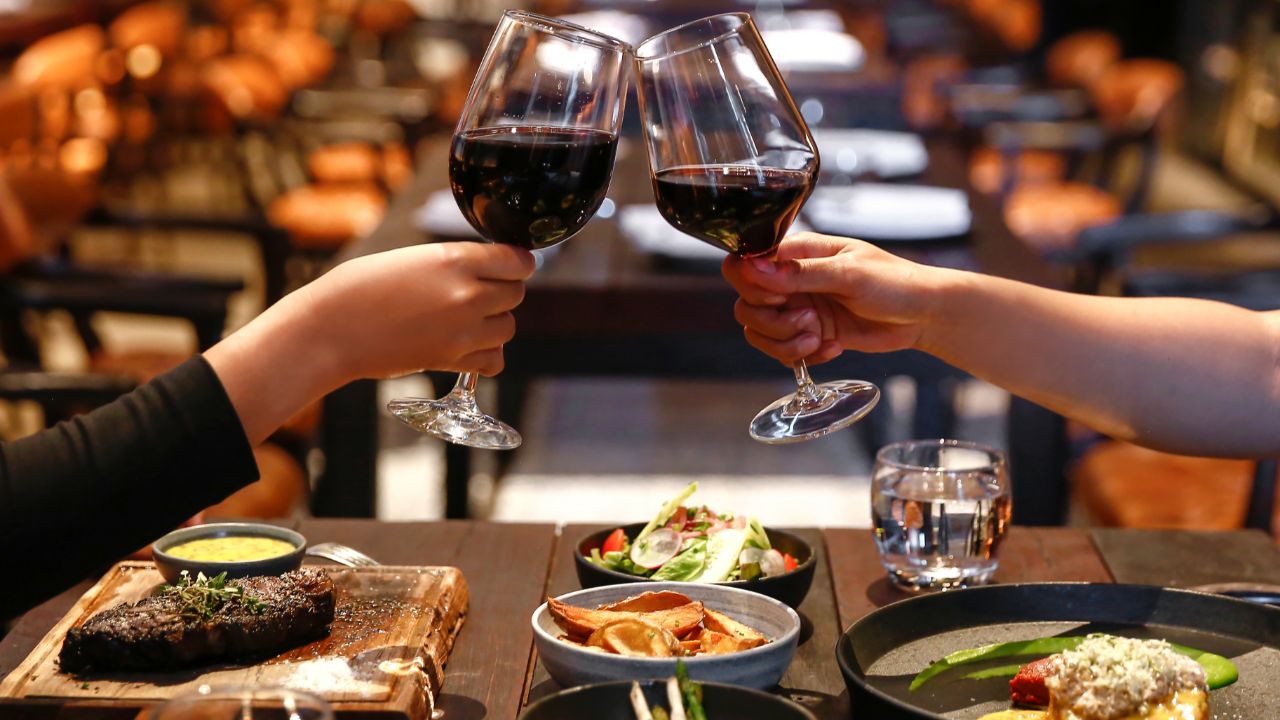 28 Romantic Dinner Ideas You Need to Try