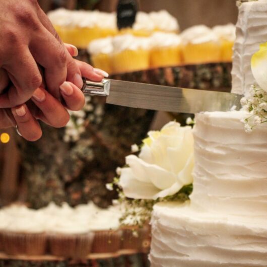 28 Quirky Untraditional Wedding Cake Flavors That Taste Amazing