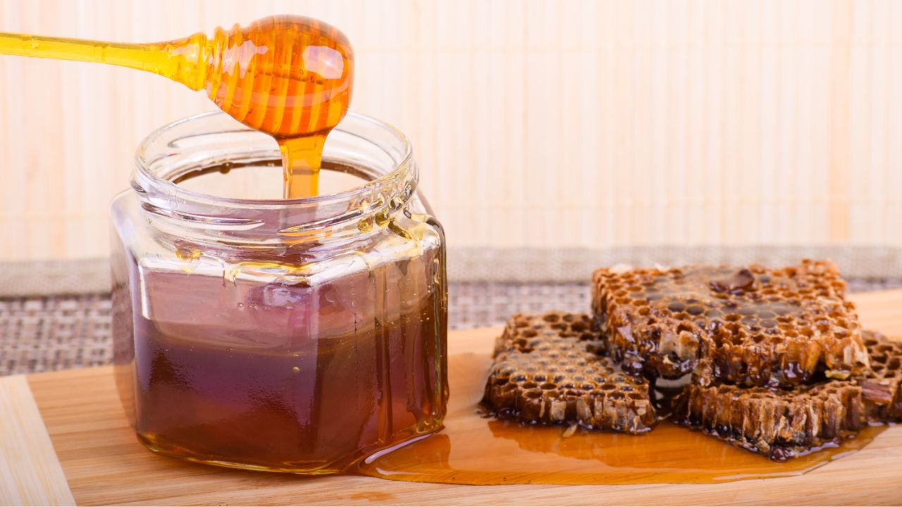 6 Substitutes To Use Instead Of Honey