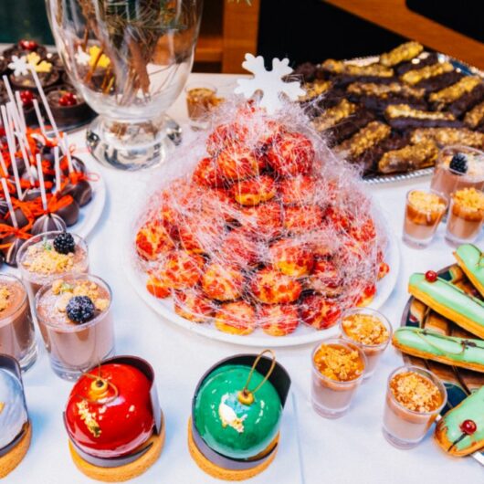 35 Fun And Easy Christmas-Themed Desserts The Family Will Love