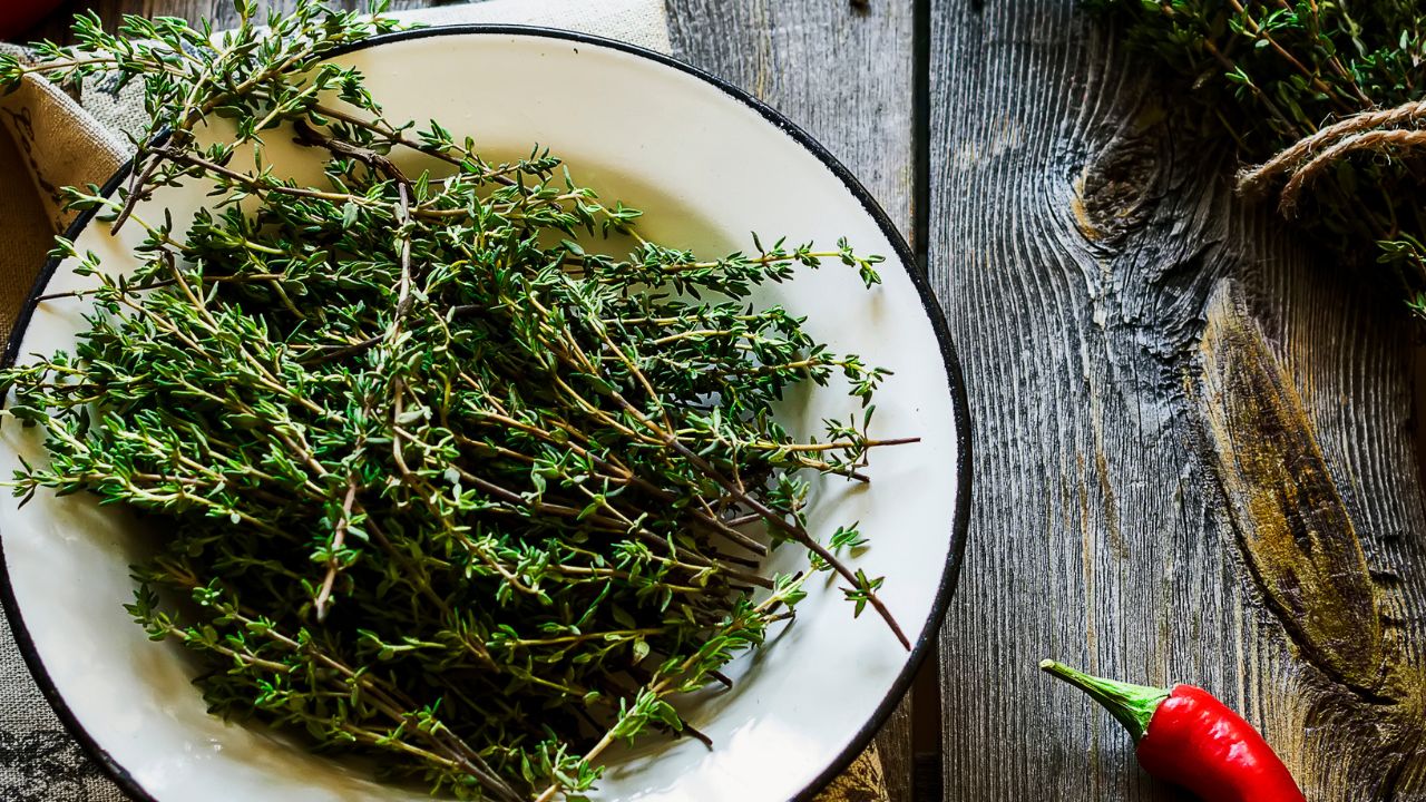 What Does Thyme Taste Like?