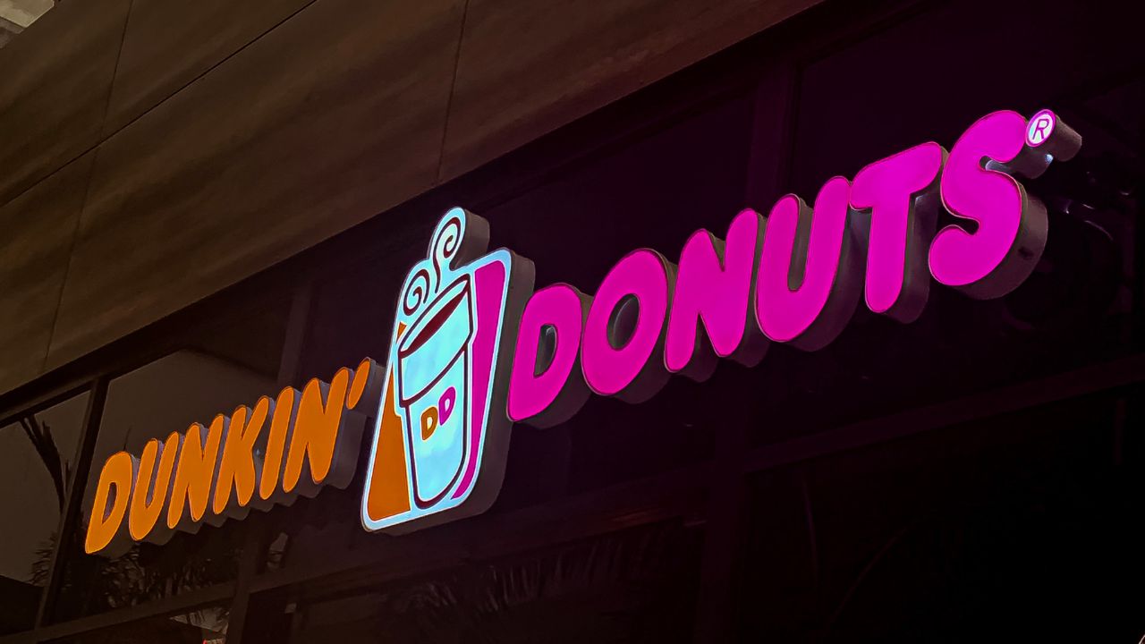 18 Delicious Breakfast Menu Items At Dunkin’ Donuts