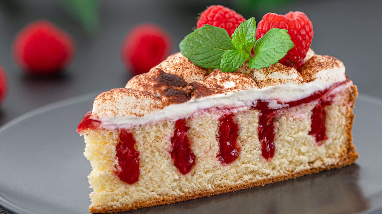 28 Delicious Poke Cake Recipes