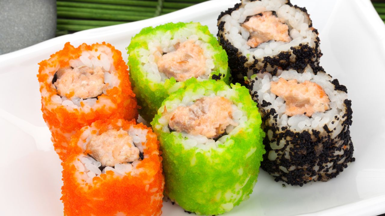 How To Serve Tobiko And What It Tastes Like