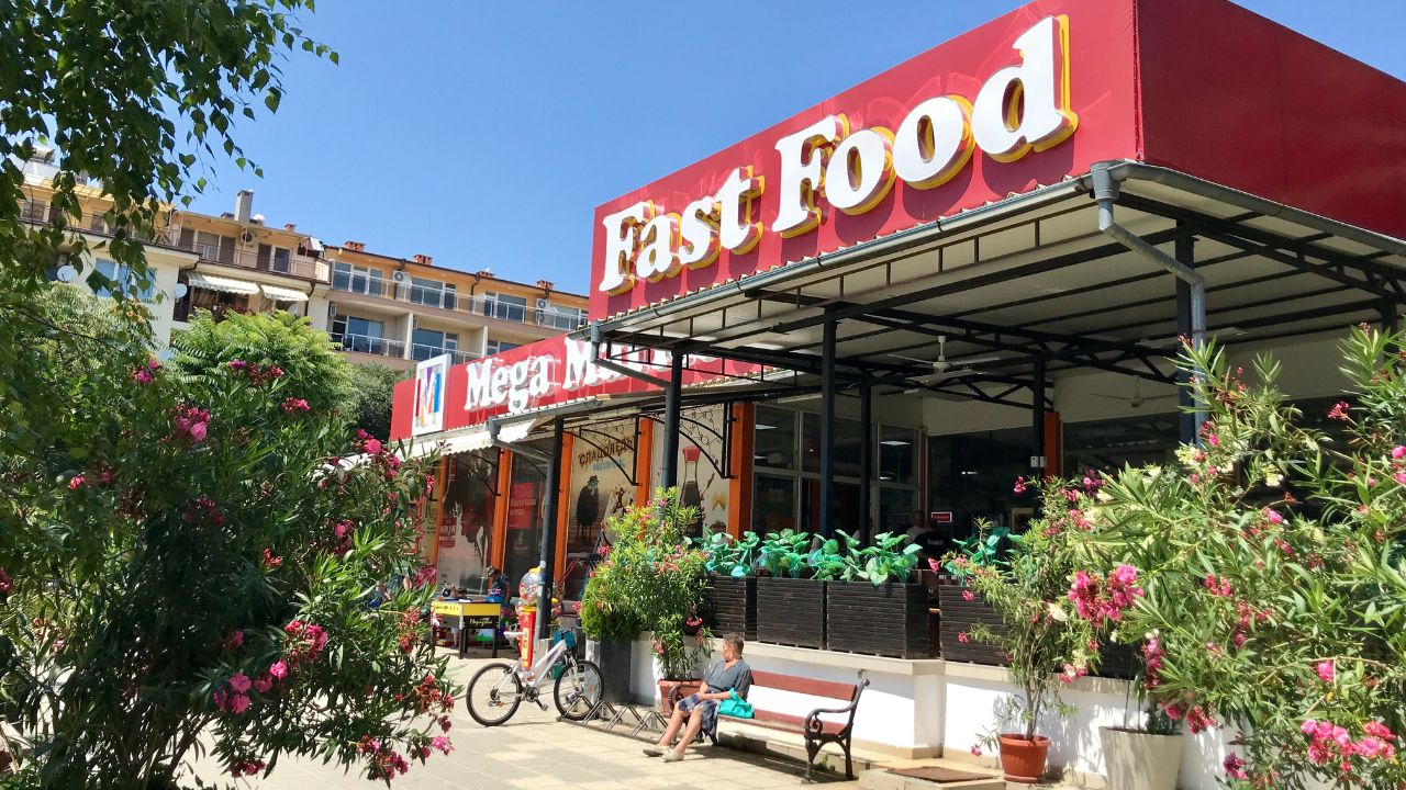 The Top 14 Best Fast Food Restaurants That Are Open 24/7!