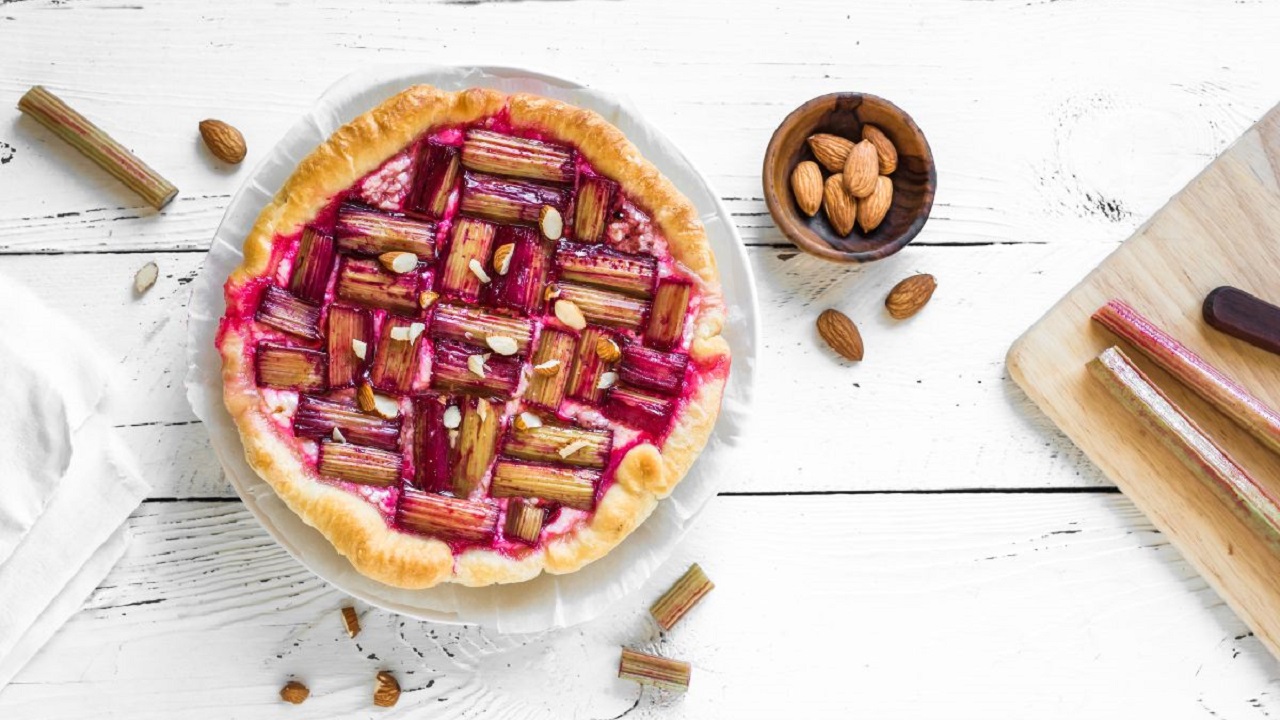 33 Amazing Rhubarb Desserts You Must Try Today