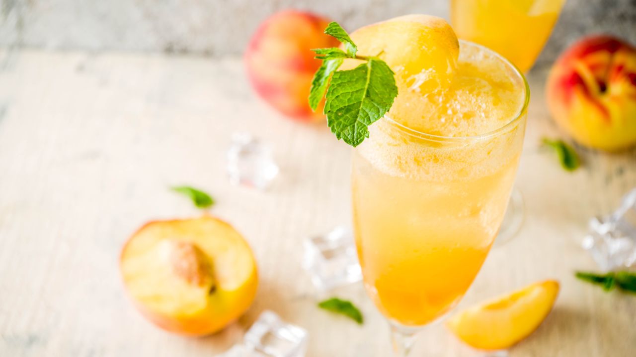 24 Delicious Peach Cocktails You Simply Have To Try