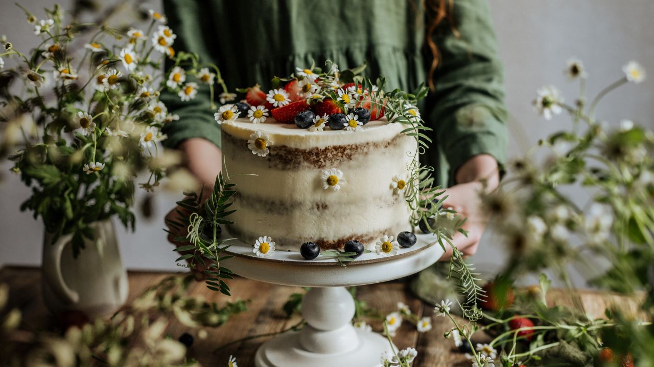 28 Stunning Summer Cake Recipes