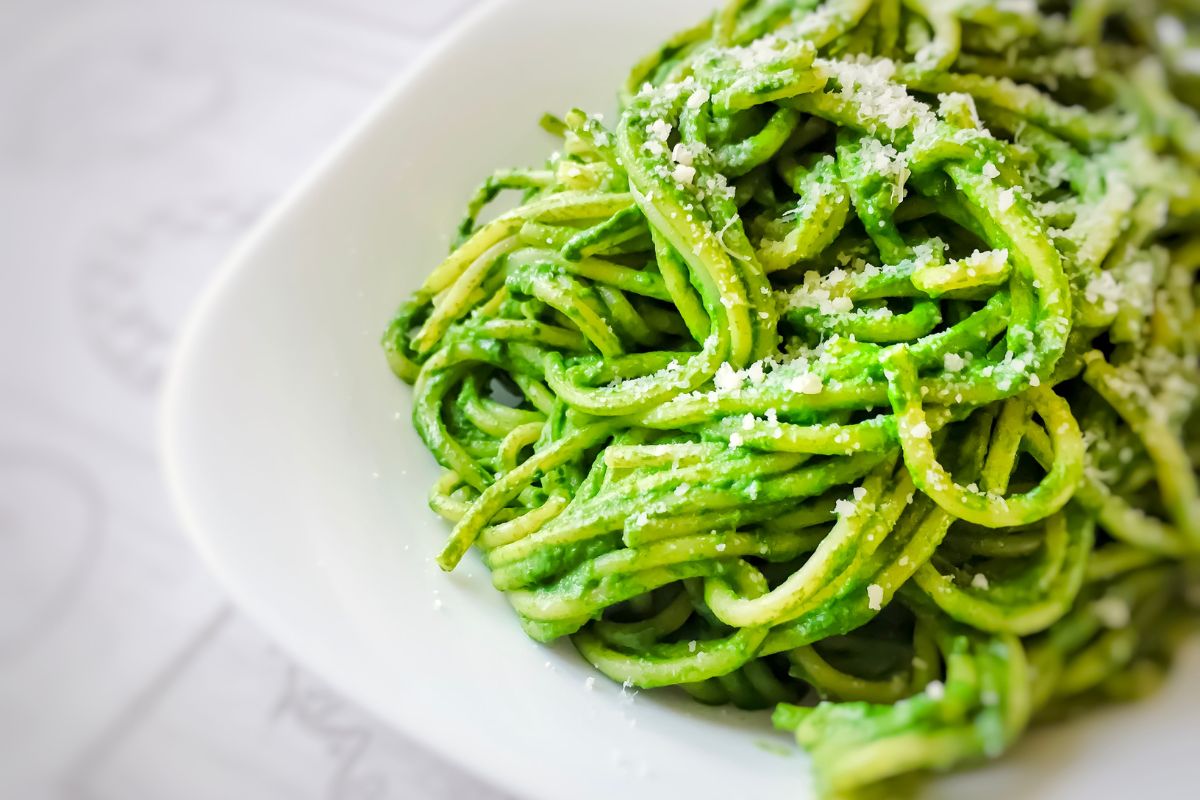 28 Gorgeous Green Spaghetti Recipes That Look Too Good to Eat