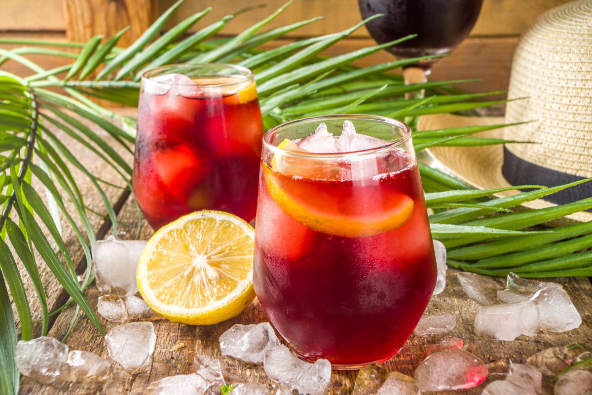 Classic Tinto de Verano (With Lime)