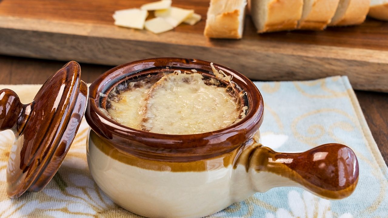 20 Delicious Sides You Can Serve With French Onion Soup