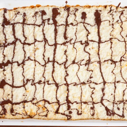 36 Simple 9×13 Cake Recipes To Satisfy a Crowd
