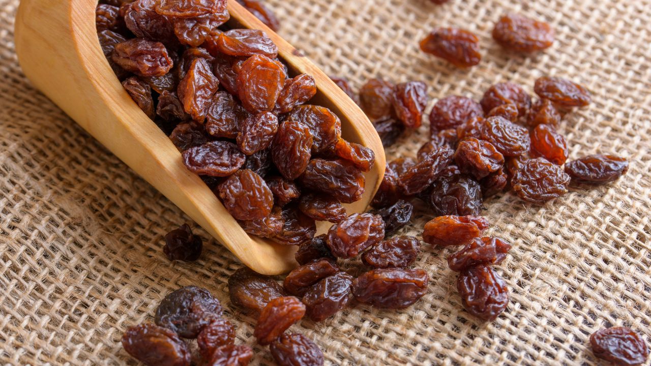 23 Irresistible Raisin Desserts