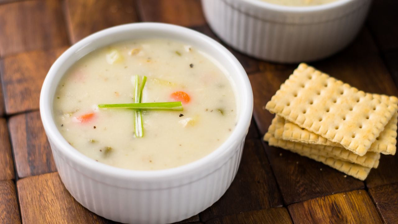 What Should You Serve With Clam Chowder? 17 Serving Suggestions
